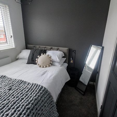 Uber Stylish 3 Bedroom Home Off Road Parking Near Town Centre And Bike Park Wales 머티르티드필 외부 사진