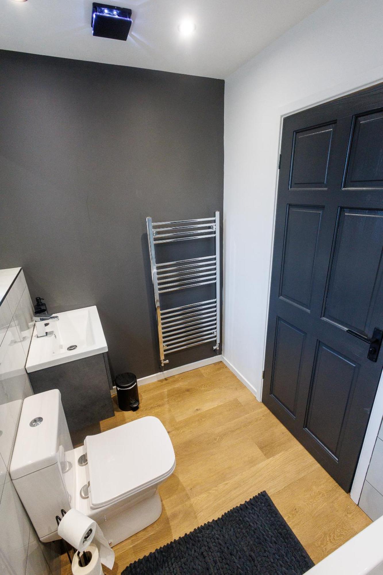 Uber Stylish 3 Bedroom Home Off Road Parking Near Town Centre And Bike Park Wales 머티르티드필 외부 사진