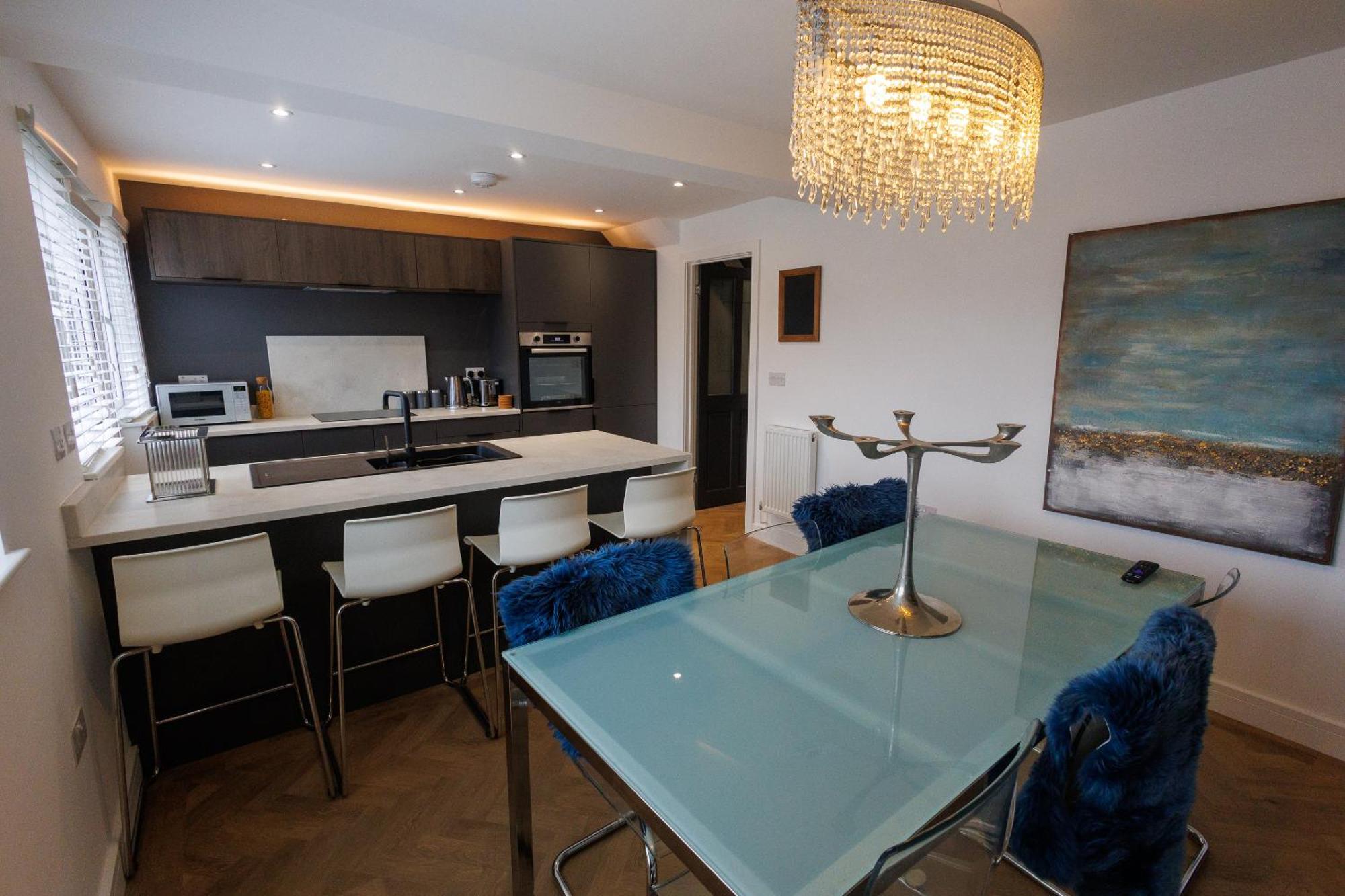 Uber Stylish 3 Bedroom Home Off Road Parking Near Town Centre And Bike Park Wales 머티르티드필 외부 사진