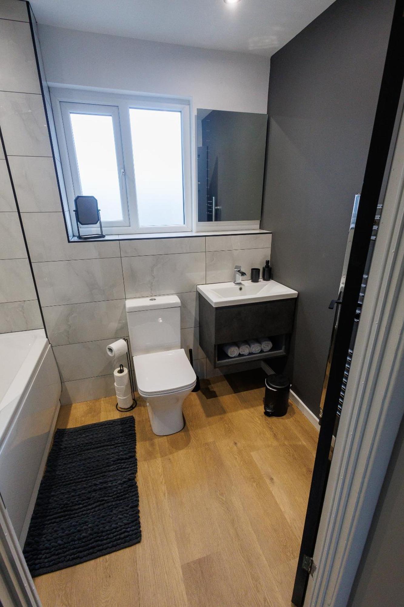 Uber Stylish 3 Bedroom Home Off Road Parking Near Town Centre And Bike Park Wales 머티르티드필 외부 사진