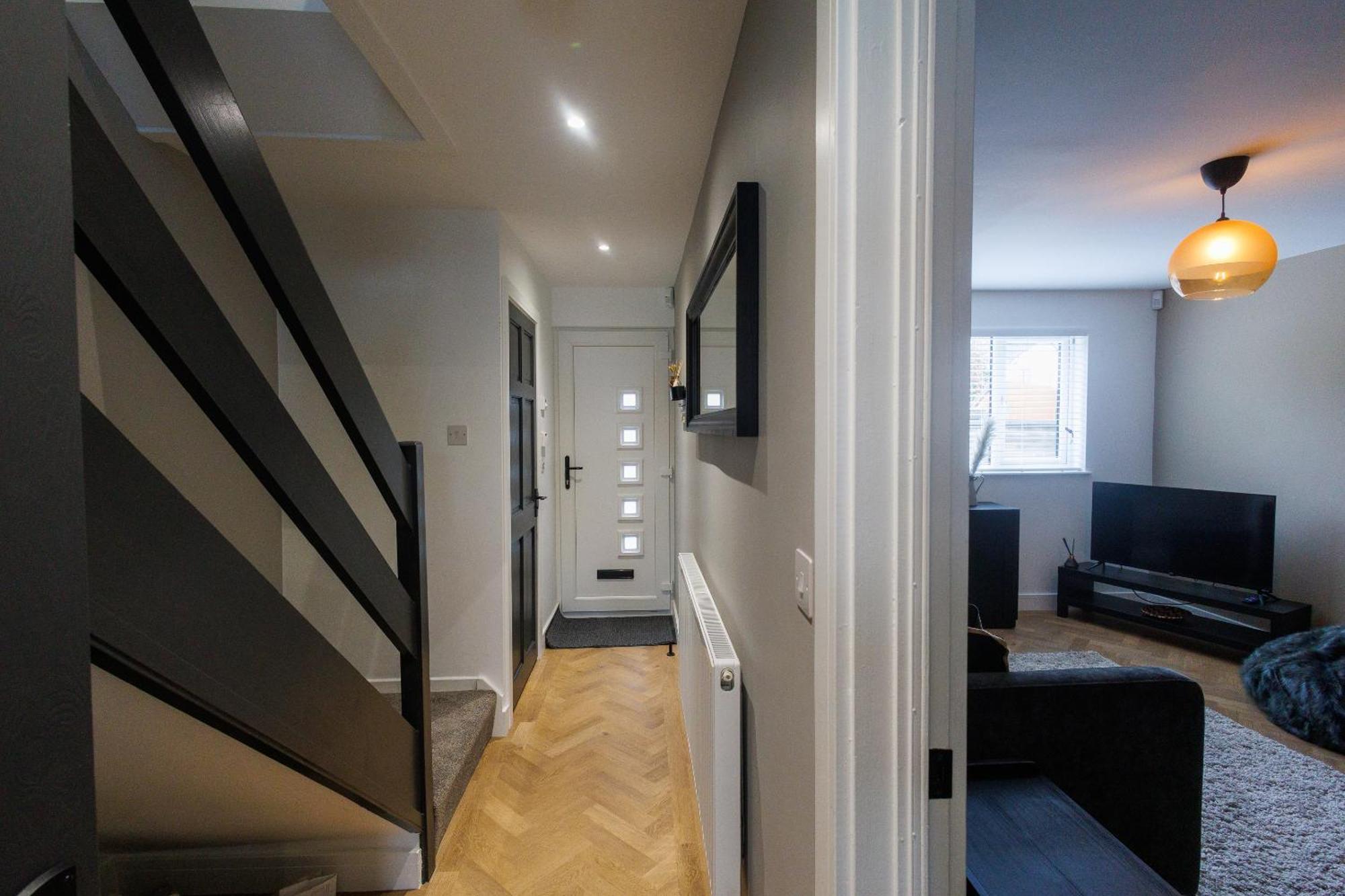 Uber Stylish 3 Bedroom Home Off Road Parking Near Town Centre And Bike Park Wales 머티르티드필 외부 사진