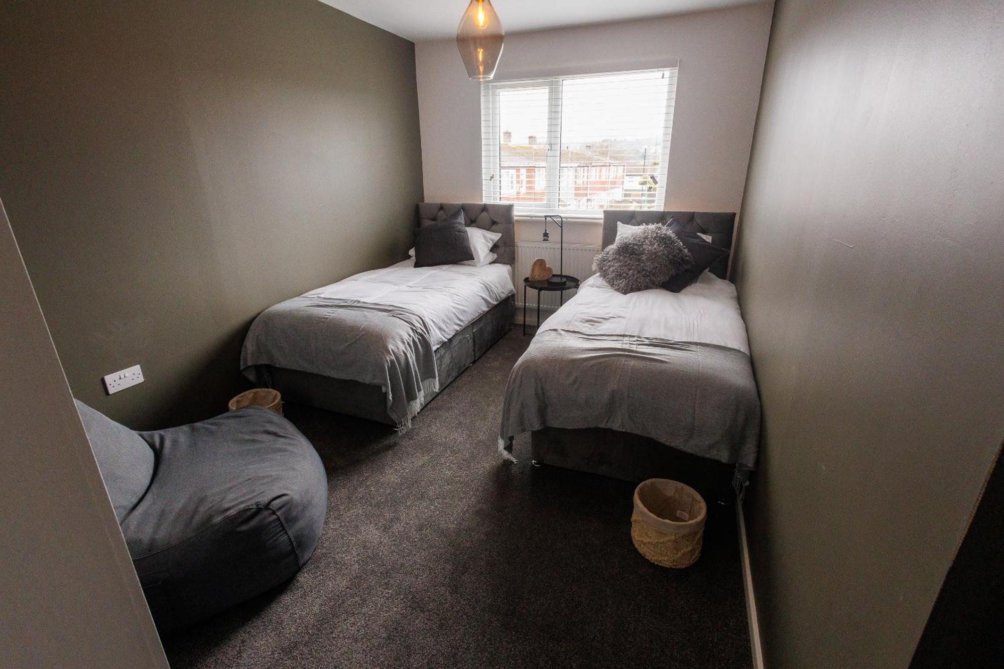 Uber Stylish 3 Bedroom Home Off Road Parking Near Town Centre And Bike Park Wales 머티르티드필 외부 사진