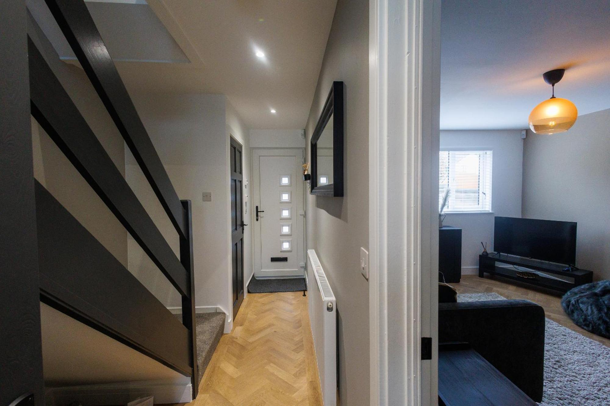 Uber Stylish 3 Bedroom Home Off Road Parking Near Town Centre And Bike Park Wales 머티르티드필 외부 사진