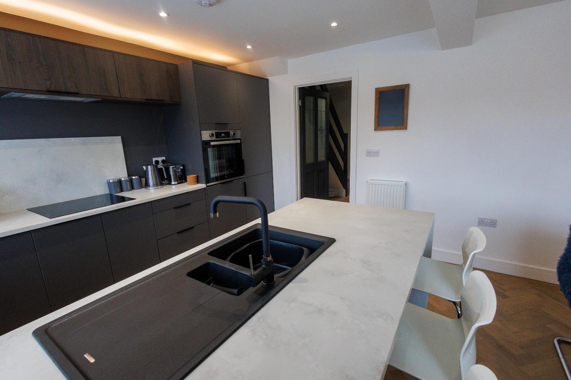 Uber Stylish 3 Bedroom Home Off Road Parking Near Town Centre And Bike Park Wales 머티르티드필 외부 사진