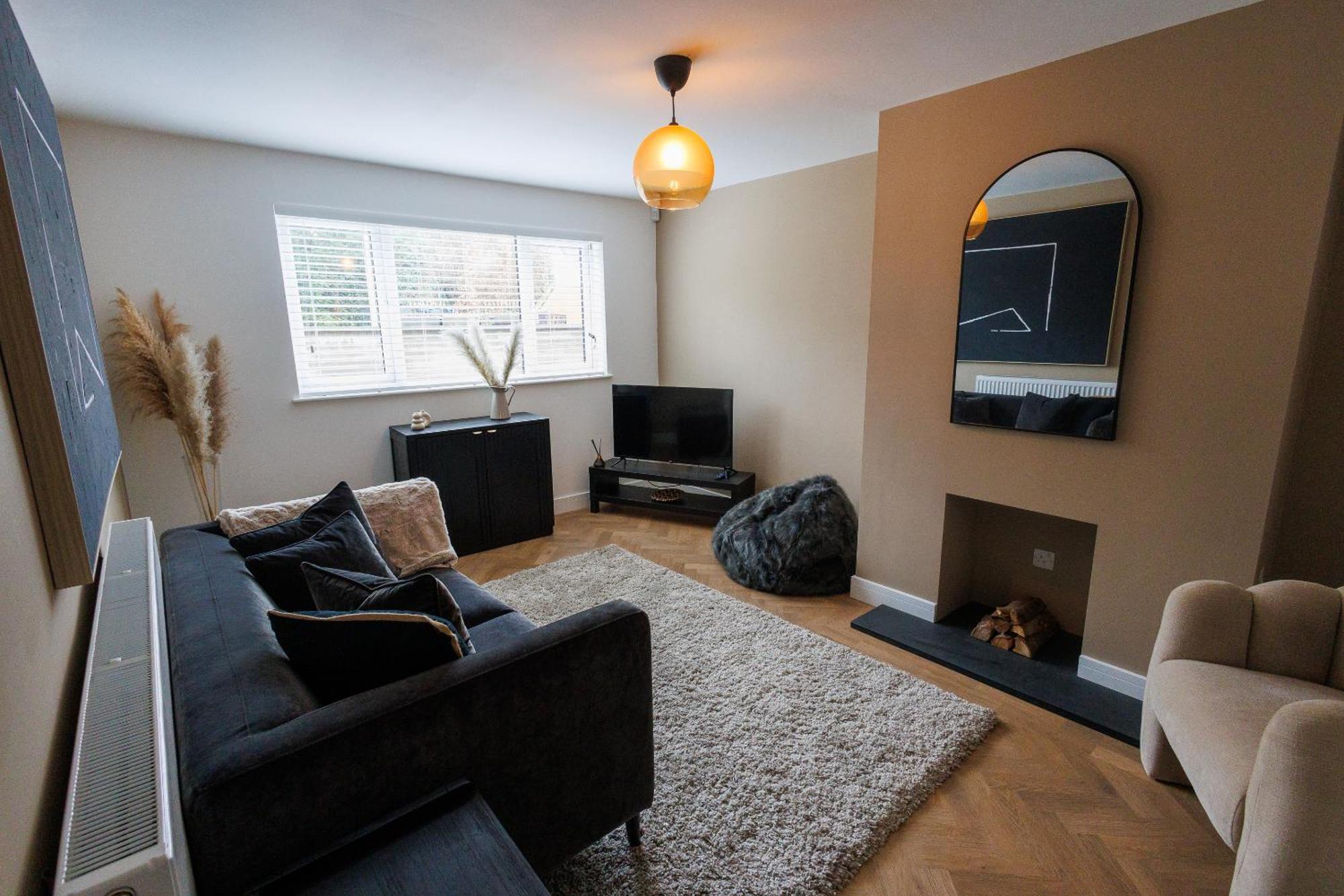 Uber Stylish 3 Bedroom Home Off Road Parking Near Town Centre And Bike Park Wales 머티르티드필 외부 사진